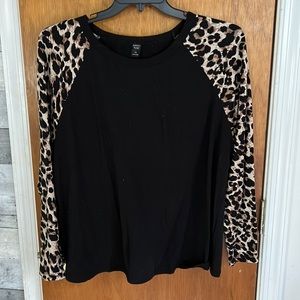 Leopard print sleeve detail top